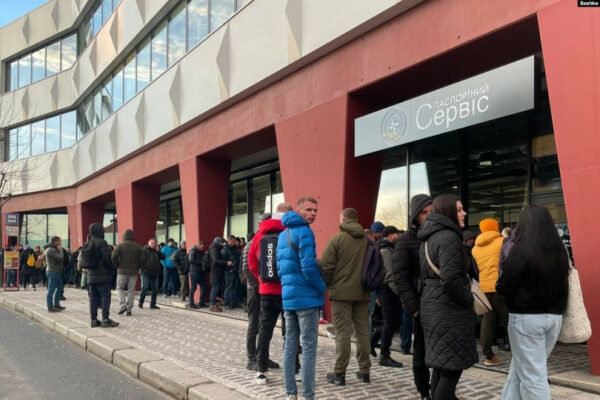 kabmin zobovyazali rozrobiti zrozumilij algoritm postanovki na vijskovij oblik cholovikiv do 25 rokiv yaki perebuvayut za kordonom 675160fe4928c Кабмін зобов’язали розробити зрозумілий алгоритм постановки на військовий облік чоловіків до 25 років, які перебувають за кордоном