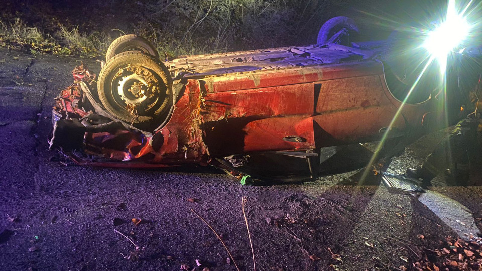 na cherkashhini vodijka nabrala shvidkist ta ne vporalasya z keruvannyam avtomobil perekinuvsya 674eb9dd18066 На Черкащині водійка набрала швидкість та не впоралася з керуванням — автомобіль перекинувся