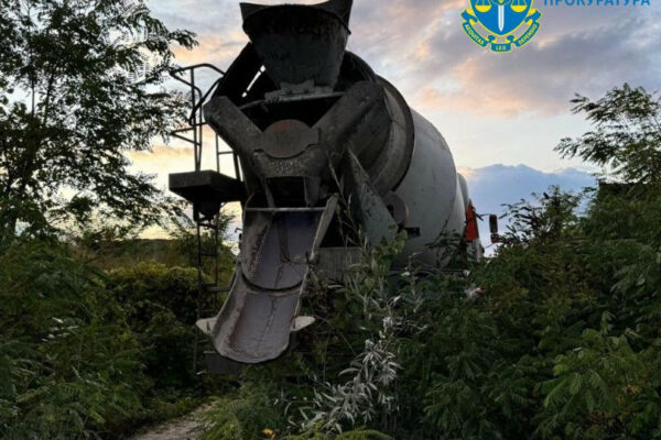 na kid197vshhini suditimut vodiya betonozmishuvacha yakij zliv beton u dnipro 674eb684bf2ad На Київщині судитимуть водія бетонозмішувача, який злив бетон у Дніпро