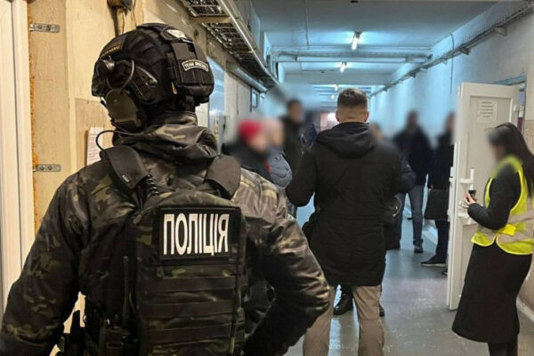 На об’єктах Укрзалізниці проводять масштабні обшуки у справі про перепродаж квитків na obyektax ukrzaliznici provodyat masshtabni obshuki u spravi pro pereprodazh kvitkiv 675b8b6aac101 На об’єктах Укрзалізниці проводять масштабні обшуки у справі про перепродаж квитків