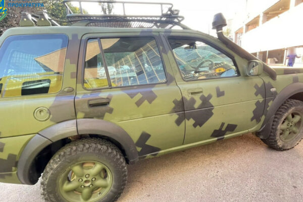 На Хмельниччині псевдоволонтерка намагалася продати гуманітарні авто для Сил оборони na xmelnichchini psevdovolonterka namagalasya prodati gumanitarni avto dlya sil oboroni 67500826a0112 На Хмельниччині псевдоволонтерка намагалася продати гуманітарні авто для Сил оборони