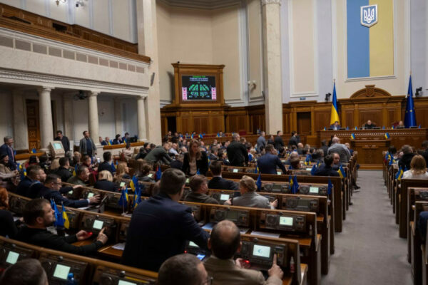 povernuti oplatu likarnyanix mozhna za osnovnim miscem roboti ta za sumisnictvom rada uxvalila zakon 6764c42b6ab59 Повернути оплату лікарняних можна за основним місцем роботи та за сумісництвом — Рада ухвалила закон