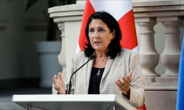 prezidentka gruzid197 vidmovilasya zalishiti svij post pislya zakinchennya terminu povnovazhen 674d6523c8839 Президентка Грузії відмовилася залишити свій пост після закінчення терміну повноважень