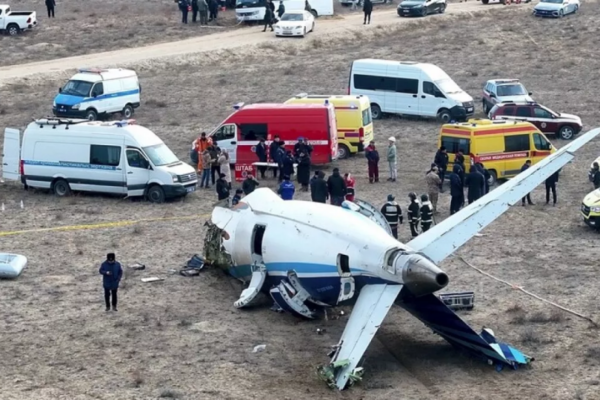 prichinoyu aviatroshhi lajnera azerbaijan airlines stala rosijska raketa zmi 676dfd6909611 Причиною авіатрощі лайнера Azerbaijan Airlines стала російська ракета — ЗМІ