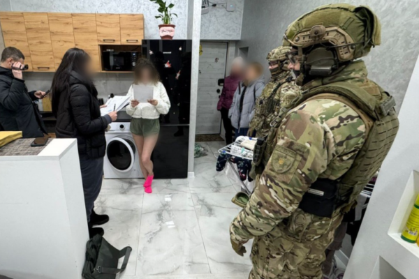 privlasnili piv miljona griven na dnipropetrovshhini vikrili shaxrad197v yaki vidavali sebe za pracivnikiv mobilnogo operatora 67524b859520a Привласнили пів мільйона гривень — на Дніпропетровщині викрили шахраїв, які видавали себе за працівників мобільного оператора