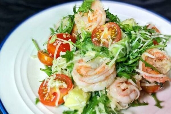 recepti legkij korisnij salat z avokado i krevetkami 675b837bc1ee5 Рецепти: Легкий корисний салат з авокадо і креветками