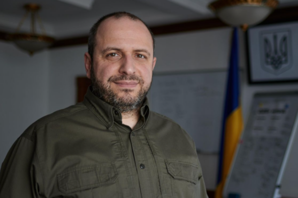 rustem umyerov predstaviv volodimiru zelenskomu koncepciyu zaprovadzhennya institutu vijskovogo ombudsmena 6750068da0749 Рустем Умєров представив Володимиру Зеленському концепцію запровадження інституту військового омбудсмена