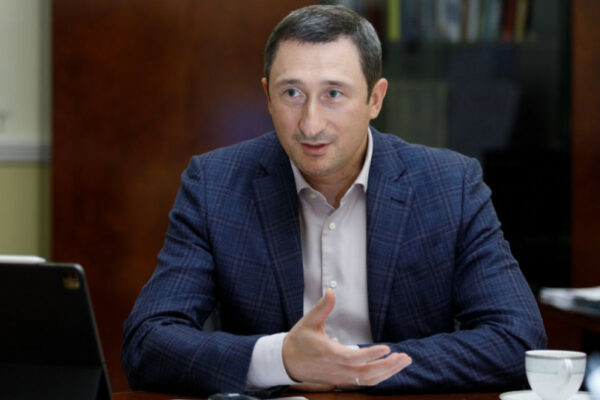 «Слуга народу» рекомендує прем’єр-міністру внести кандидатуру Олексія Чернишова на посаду міністра об’єднання українців sluga narodu rekomenduye premyer ministru vnesti kandidaturu oleksiya chernishova na posadu ministra obyednannya ukrad197nciv 67500afa6a919 «Слуга народу» рекомендує прем'єр-міністру внести кандидатуру Олексія Чернишова на посаду міністра об'єднання українців