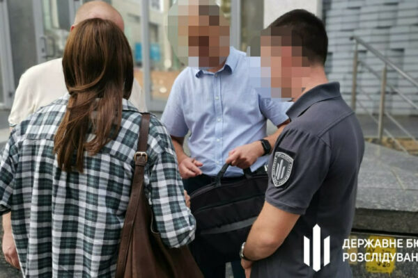 spravu pomichnici suddi yaku pidozryuyut u zlivi informacid197 z reyestru kriminalnim kolam napravili u sud 676dfdd0bfc54 Справу помічниці судді, яку підозрюють у «зливі» інформації з реєстру кримінальним колам, направили у суд