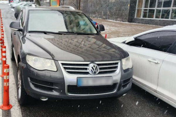 У Києві покарали водія позашляховика, який заблокував проїзд іншим автомобілям u kiyevi pokarali vodiya pozashlyaxovika yakij zablokuvav prod197zd inshim avtomobilyam 6764c52d02723 У Києві покарали водія позашляховика, який заблокував проїзд іншим автомобілям