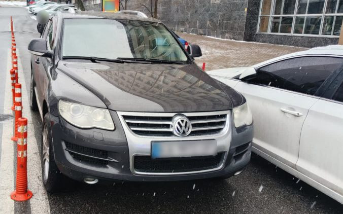 u kiyevi pokarali vodiya pozashlyaxovika yakij zablokuvav prod197zd inshim avtomobilyam 6764c52d02723 У Києві покарали водія позашляховика, який заблокував проїзд іншим автомобілям