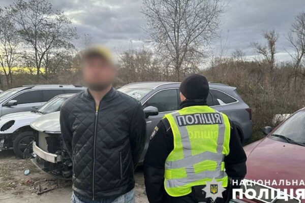 u kiyevi zatrimali cholovika yakij zavolodiv chuzhim avtomobilem na sto 6752494cde08b У Києві затримали чоловіка, який заволодів чужим автомобілем на СТО