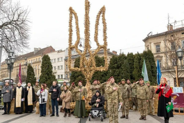 u lvovi vstanovili najbilshij trizub z 340 diduxiv 676e0254e64f1 У Львові встановили найбільший тризуб з 340 дідухів