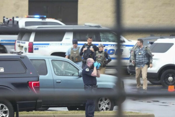 u ssha 15 richna uchenicya xristiyanskod197 shkoli zastrelila vchitelya j odnoklasnika i naklala na sebe ruki 6764c735ef560 У США 15-річна учениця християнської школи застрелила вчителя й однокласника і наклала на себе руки