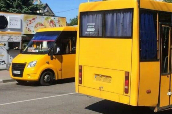 u xersoni na marshrutku z pasazhirami skinuli vibuxivku z drona ye zagibli 674d64d29f321 У Херсоні на маршрутку з пасажирами скинули вибухівку з дрона – є загиблі