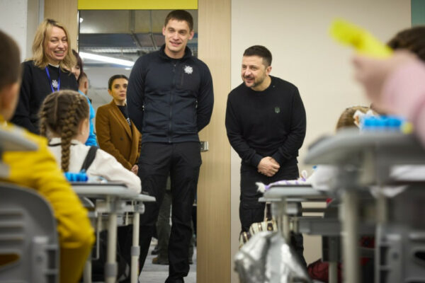 volodimir zelenskij vidvidav novovidkritu pidzemnu shkolu v zaporizhzhi 675b861a90964 Володимир Зеленський відвідав нововідкриту підземну школу в Запоріжжі