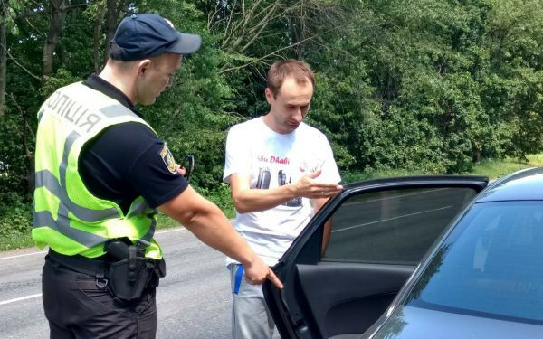 zhestomovnij osobi ne buli nadani v povnij miri poslugi perekladacha na misci zupinki transportnogo zasobu spravu rozglyanuv sud 6751610d6fd88 Жестомовній особі не були надані в повній мірі послуги перекладача на місці зупинки транспортного засобу — справу розглянув суд