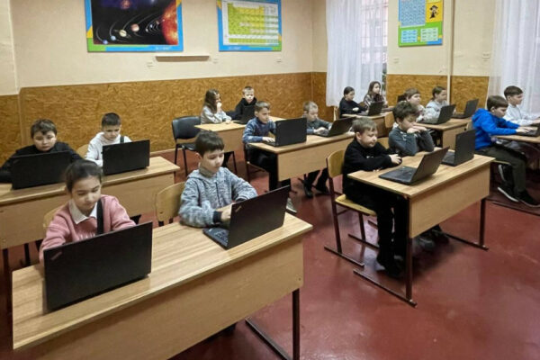 estoniya peredala 300 pristrod197v dlya shkolyariv odesi ta oblasti 679c1dc9e7e05 Естонія передала 300 пристроїв для школярів Одеси та області
