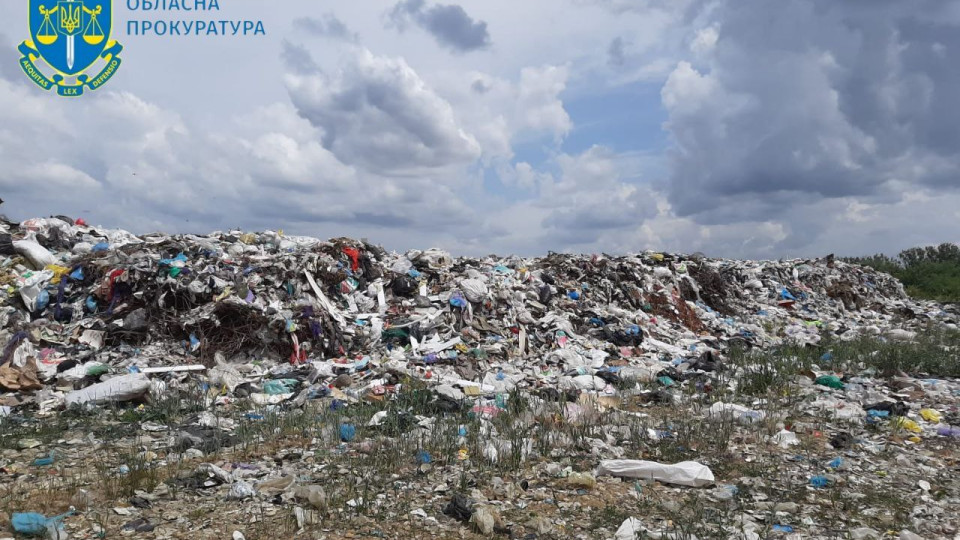 na ivano frankivshhini ekschinovnik zrobiv iz zemelnod197 dilyanki smittyezvalishhe prokuratura foto 6789aa0eba1ac На Івано-Франківщині ексчиновник зробив із земельної ділянки сміттєзвалище — прокуратура, фото