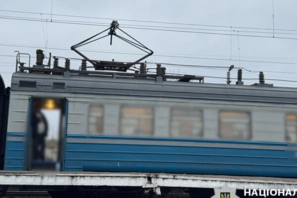 na kid197vshhini gospitalizuvali z opikami pidlitka yakij viliz na dax vagonu pid chas ruxu potyaga 679c283476aea На Київщині госпіталізували з опіками підлітка, який виліз на дах вагону під час руху потяга