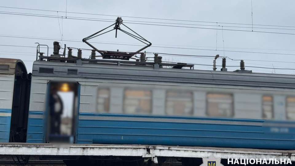 na kid197vshhini gospitalizuvali z opikami pidlitka yakij viliz na dax vagonu pid chas ruxu potyaga 679c283476aea На Київщині госпіталізували з опіками підлітка, який виліз на дах вагону під час руху потяга