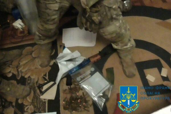 na prikarpatti 43 richnogo cholovika pidozryuyut u nezakonnomu zberiganni zbrod197 679c25c488ea2 На Прикарпатті 43-річного чоловіка підозрюють у незаконному зберіганні зброї