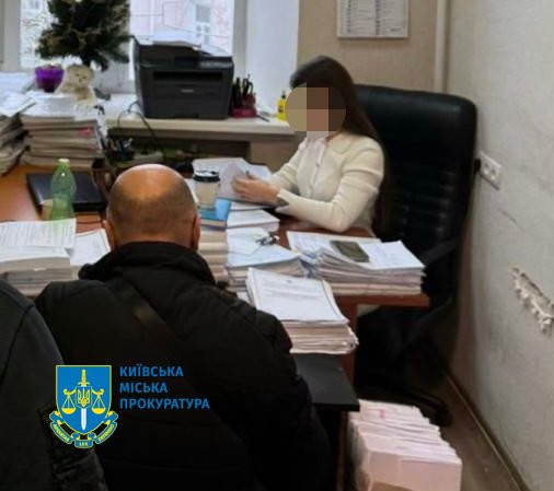 posadovcyu podilskod197 rda povidomleno pro pidozru u pereplati za dveri ta vikna dlya Посадовцю Подільської РДА повідомлено про підозру у переплаті за двері та вікна для багатоповерхівки