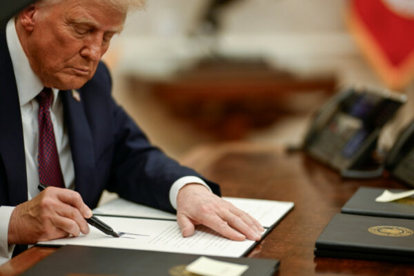 tramp anonsuvav 500 mlrd investicij u shi ta skasuvav ukaz bajdena shhodo rizikiv shtuchnogo intelektu 6792eb86c02a2 Трамп анонсував $500 млрд інвестицій у ШІ та скасував указ Байдена щодо ризиків штучного інтелекту