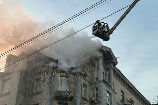 u kiyevi kilkist postrazhdalix cherez ataku shaxediv zrosla do shesti 6777392c2b53a У Києві кількість постраждалих через атаку шахедів зросла до шести