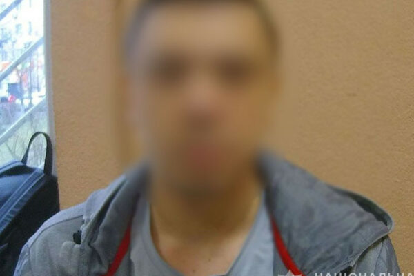 У Києві затримали чоловіка, який намагався вбити працівника ДБР u kiyevi zatrimali cholovika yakij namagavsya vbiti pracivnika dbr 6792e8c6b3a11 У Києві затримали чоловіка, який намагався вбити працівника ДБР