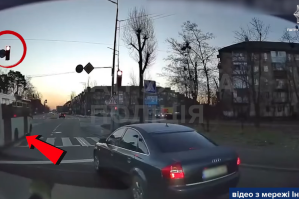 u kiyevi znajshli ta oshtrafuvali vodiya marshrutki video z yakim potrapilo u socmerezhi 6792e9591956b У Києві знайшли та оштрафували водія маршрутки відео з яким потрапило у соцмережі