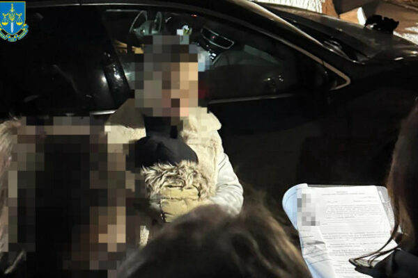 u zaporizhzhi zatrimali advokata z druzhinoyu policiyantkoyu yaki nadavali poslugu dezertirstvo pid klyuch 679c273155787 У Запоріжжі затримали адвоката з дружиною-поліціянткою, які надавали «послугу дезертирство під ключ»