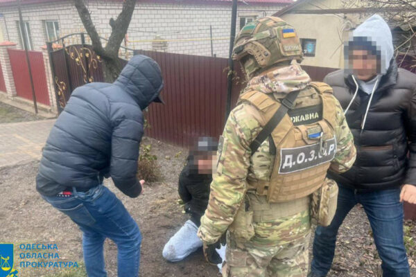 v odesi vikrili reketiriv yaki vibivali groshi u vijskovogo za neisnuyuchij borg 6792e9af1c039 В Одесі викрили рекетирів, які вибивали гроші у військового за неіснуючий борг