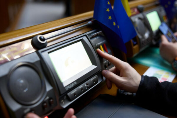 verxovna rada prodovzhila voyennij stan ta mobilizaciyu do 9 travnya 6789b4396986c Верховна Рада продовжила воєнний стан та мобілізацію до 9 травня