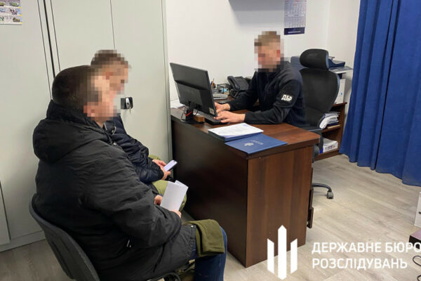 zbitkiv na ponad 777 tisyach na rivnenshhini vikrili komandira roti u yakogo zastupnicya ne xodila na sluzhbu i otrimuvala bojovi 6792eb4408f7d Збитків на понад 777 тисяч — на Рівненщині викрили командира роти, у якого заступниця не ходила на службу і отримувала «бойові»