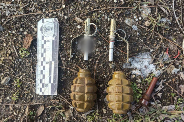 5 granat za 32 tisyachi griven u zaporizhzhi zhinku vikrili na prodazhi zbrod197 ta boyepripasiv 67b7d2c29b843 5 гранат за 32 тисячі гривень — у Запоріжжі жінку викрили на продажі зброї та боєприпасів