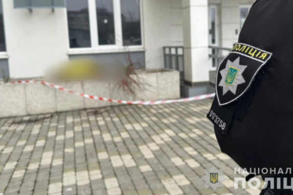 ditina pomerla vslid za mamoyu stali vidomi podrobici tragedid197 v odesi de zhinka vipala z vikna z donkoyu 67a55c4f73d5b Дитина померла вслід за мамою — стали відомі подробиці трагедії в Одесі, де жінка випала з вікна з донькою