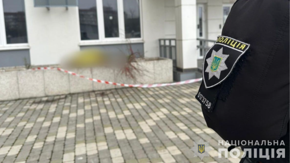 ditina pomerla vslid za mamoyu stali vidomi podrobici tragedid197 v odesi de zhinka vipala z vikna z donkoyu 67a55c4f73d5b Дитина померла вслід за мамою — стали відомі подробиці трагедії в Одесі, де жінка випала з вікна з донькою