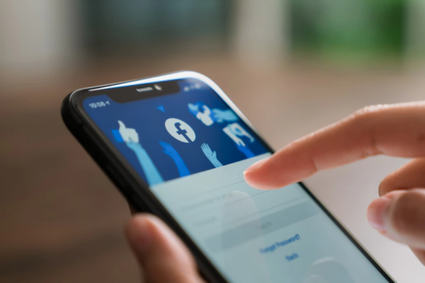 Facebook впроваджує нову політику і видалить старі прямі трансляції користувачів facebook vprovadzhuye novu politiku i vidalit stari pryami translyacid197 koristuvachiv 67b7d859d4671 Facebook впроваджує нову політику і видалить старі прямі трансляції користувачів