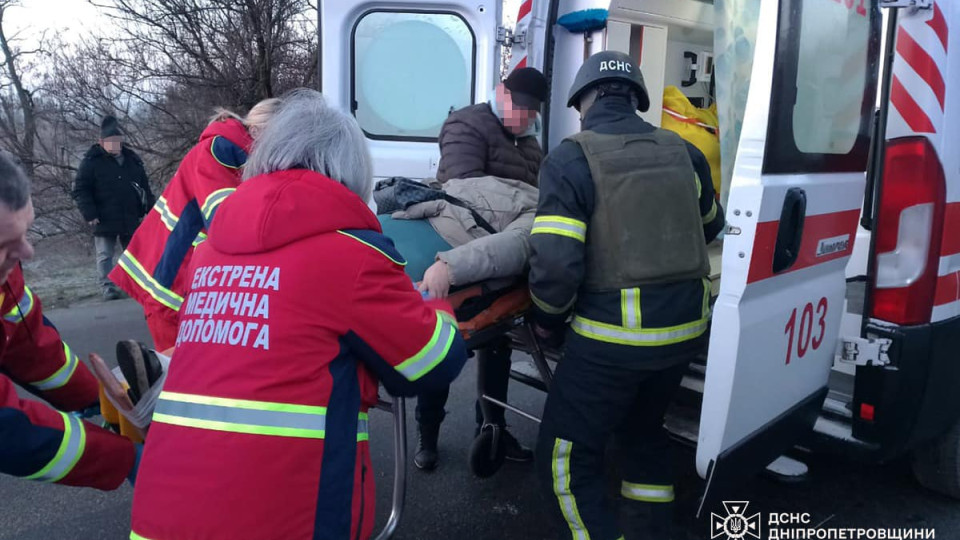 na dnipropetrovshhini avtobus vd197xav u derevo 14 postrazhdalix u dtp 67a55dd4f19a4 На Дніпропетровщині автобус в’їхав у дерево – 14 постраждалих у ДТП