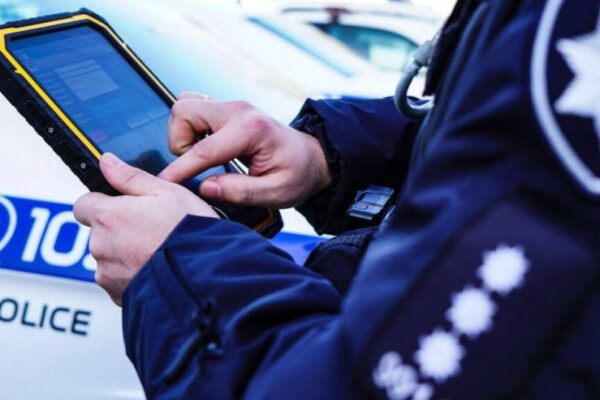 patrulna policiya vidmovitsya vid terminaliv dlya oplati shtrafiv vodiyami i perejde na qr kodi i telefoni 67b7d708c6472 Патрульна поліція відмовиться від терміналів для оплати штрафів водіями і перейде на QR-коди і телефони
