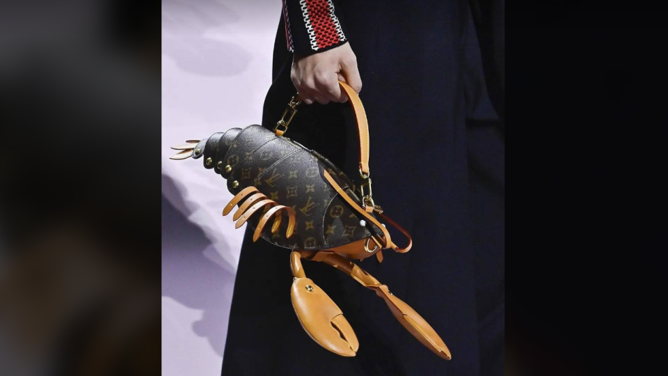 sumka lobster za 18 tisyach yevro louis vuitton zdivuvav novim aksesuarom foto 67a5632438e60 Сумка-лобстер за 18 тисяч євро — Louis Vuitton здивував новим аксесуаром, фото