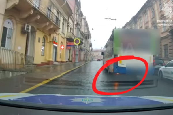 u chernivcyax na xodu zagorivsya marshrutnij avtobus video 67a5585dd1b06 У Чернівцях на ходу загорівся маршрутний автобус, відео