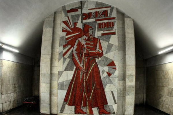 u kiyevi na stancid197 metro palac ukrad197na demontuyut mozad197ku ta simvoli radyanskod197 epoxi 67ae9ef470603 У Києві на станції метро Палац «Україна» демонтують мозаїку та символи радянської епохи