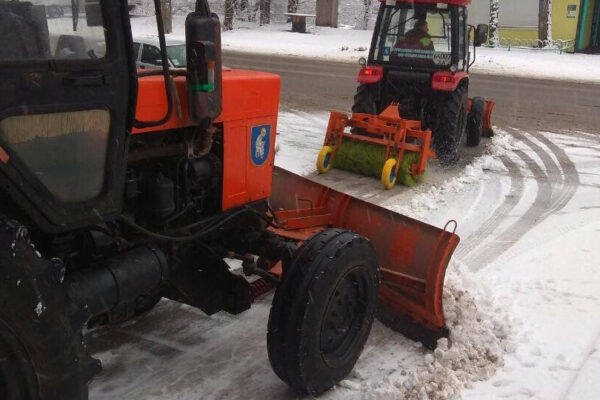 u kiyevi viveli na dorogi spectexniku dlya obrobki ta ochistki dorig video 67a563319fcb8 У Києві вивели на дороги спецтехніку для обробки та очистки доріг, відео