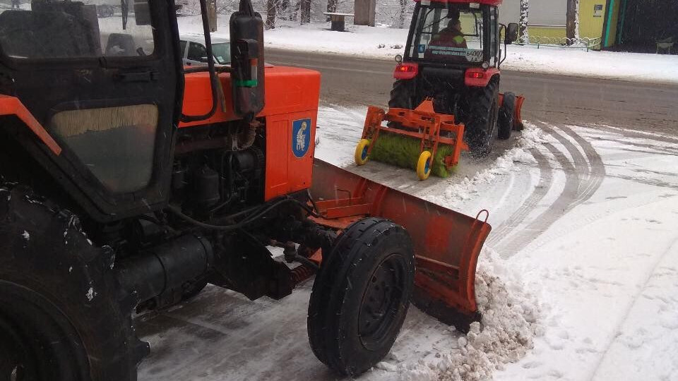 u kiyevi viveli na dorogi spectexniku dlya obrobki ta ochistki dorig video 67a563319fcb8 У Києві вивели на дороги спецтехніку для обробки та очистки доріг, відео