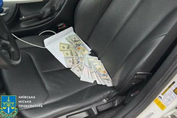 u kiyevi zatrimali rosiyanku yaka za 12000 obicyala choloviku pracevlashtuvannya vodiyem dlya vid197zdu za kordon 67aea05eb940e У Києві затримали росіянку, яка за $12000 обіцяла чоловіку працевлаштування водієм для виїзду за кордон