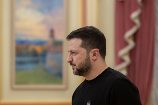 Володимир Зеленський підписав закони про продовження мобілізації і воєнного стану до 9 травня volodimir zelenskij pidpisav zakoni pro prodovzhennya mobilizacid197 i voyennogo stanu do 9 travnya 67a55f7fc3762 Володимир Зеленський підписав закони про продовження мобілізації і воєнного стану до 9 травня