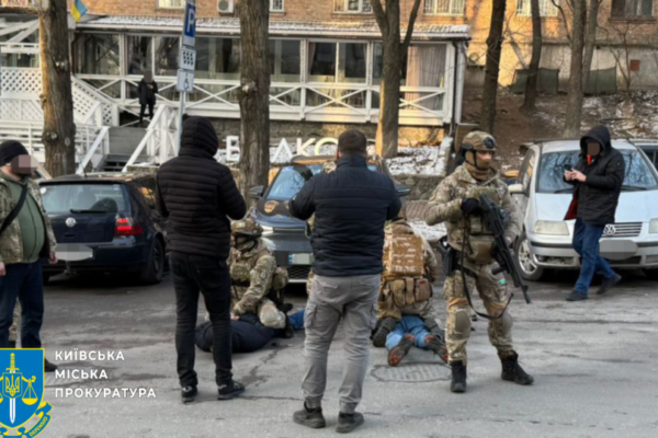za 15 tisyach dolariv obicyali perepraviti vijskovozobovyazanix avtobusom do moldovi u kiyevi likviduvali sxemu 67b7d3e24101b За 15 тисяч доларів обіцяли переправити військовозобов’язаних автобусом до Молдови — у Києві ліквідували схему