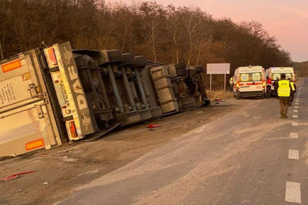 na lvivshhini zishtovxnulisya avtobus ta vantazhivka bagato travmovanix vodij zaginuv foto 67ca494d50644 На Львівщині зіштовхнулися автобус та вантажівка – багато травмованих, водій загинув, фото